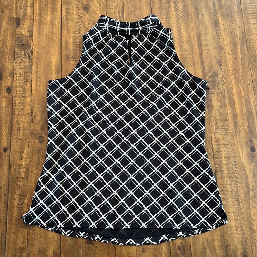 White House Black Market keyhole tank